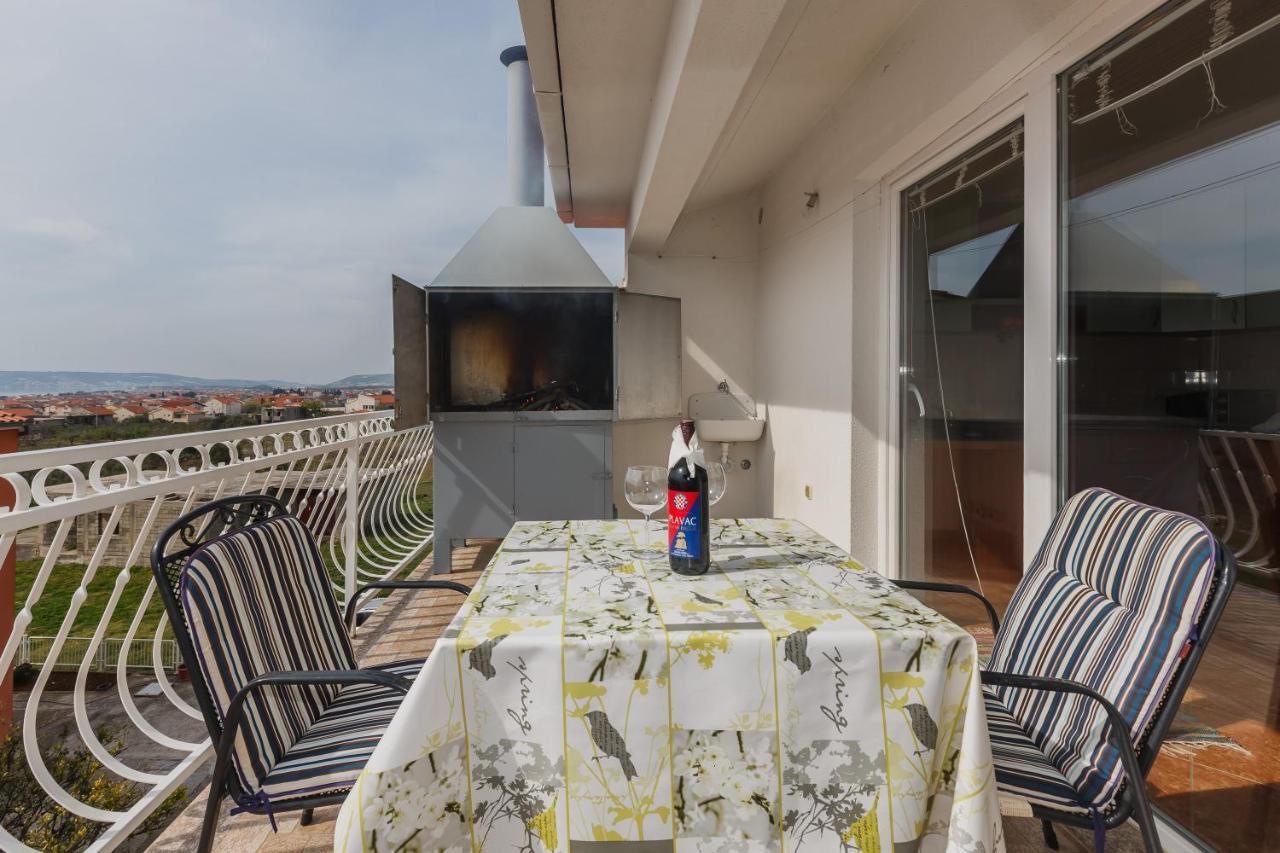 Apartment Lena Kastela Ngoại thất bức ảnh